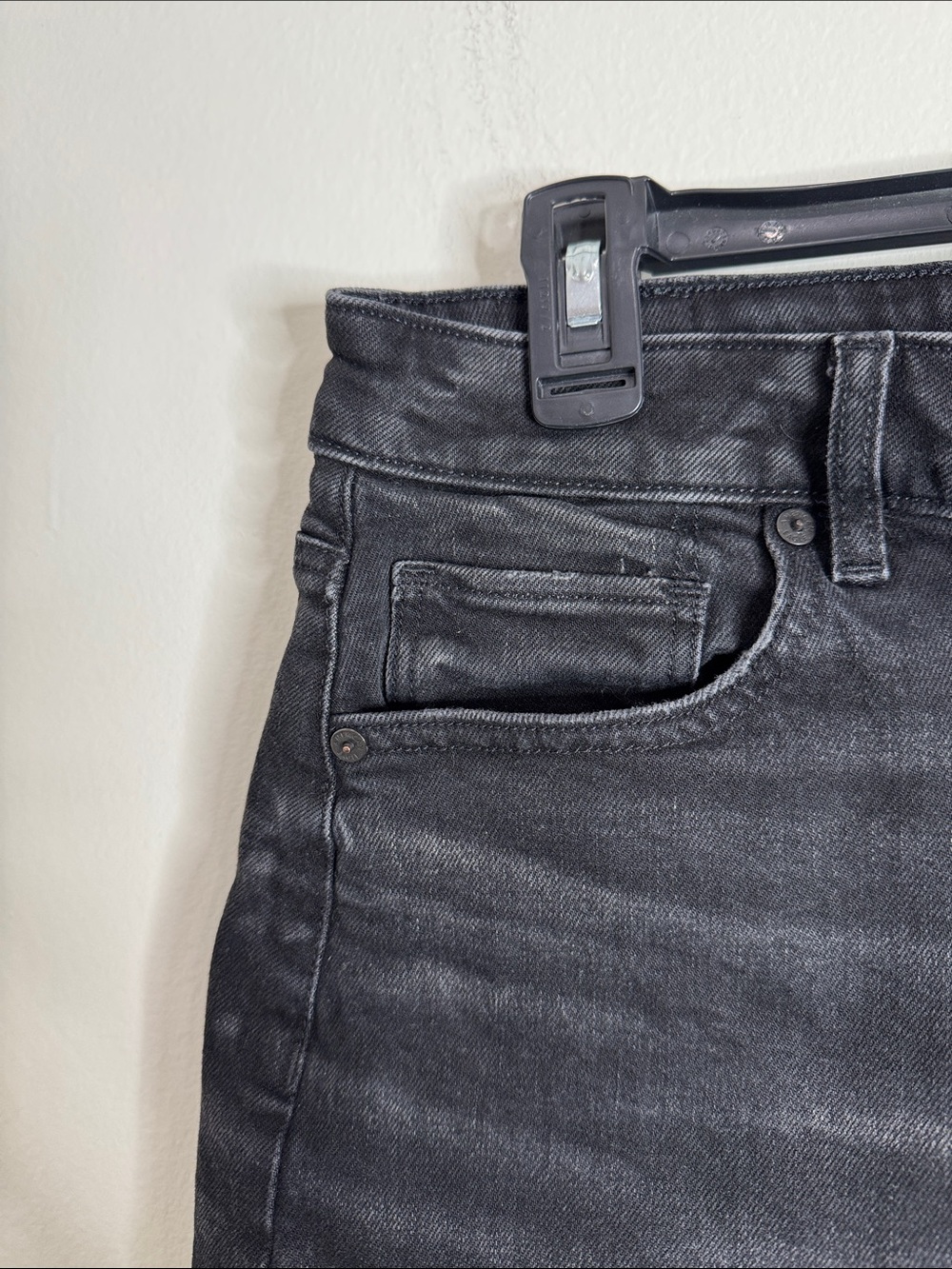 Americal Eagle Mom Raw Hem Hi-Waisted Cuffed Stretch Black Denim Shorts size 8 - Picture 5 of 11